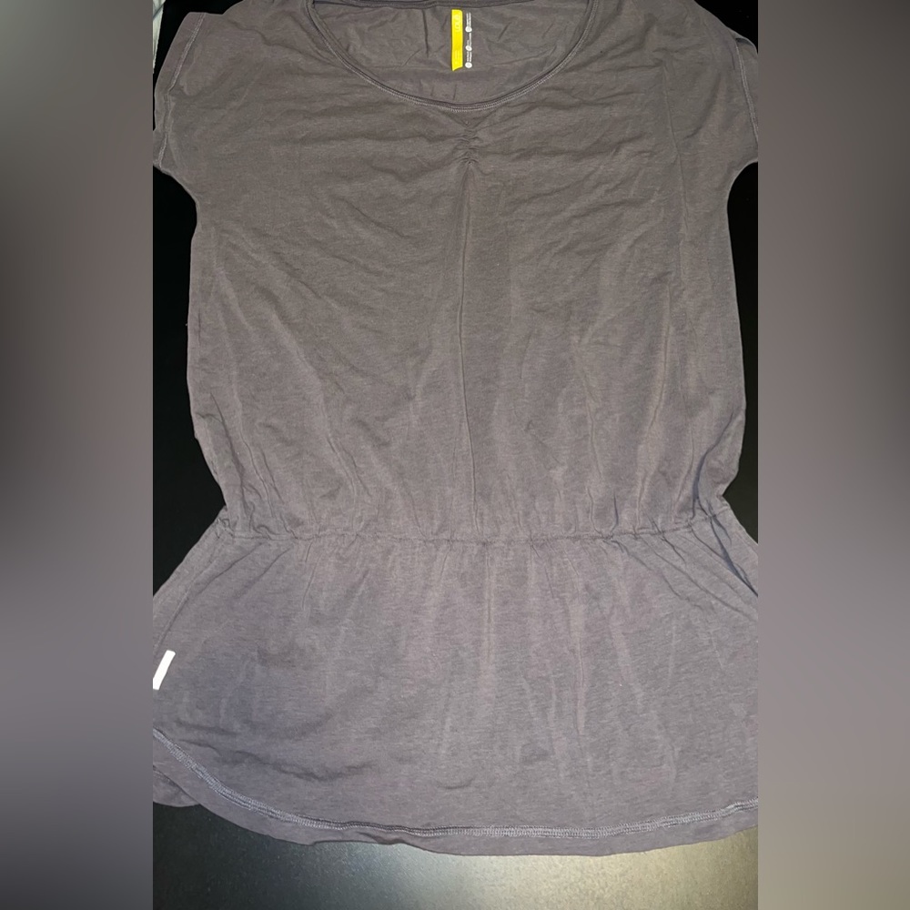 Lolë Gray Drop Waist Tunic Gathered side Shoort Sleeve Tee Size XL GUC